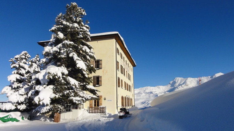 Winteranblick auf das Hotel Weisshorn, St-Luc