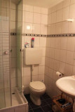 Salle de bain avec douche