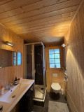 Salle de bain 1 - Douche et WC