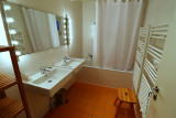 Salle de bain avec baignoire Salle de bain avec baignoire