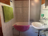 Salle de bain avec baignoire Salle de bain avec baignoire