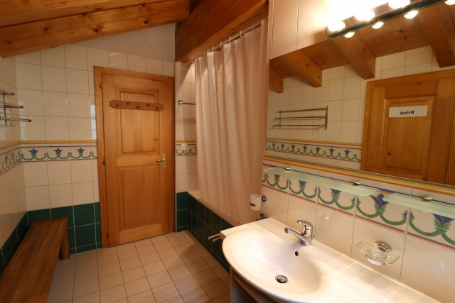 Salle de bain avec baignoire Salle de bain avec baignoire
