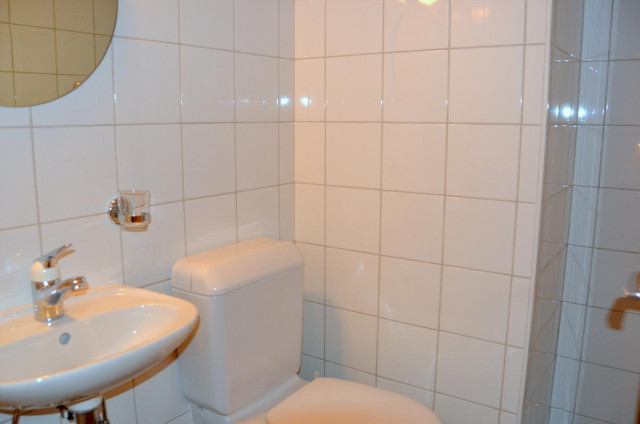 WC WC
