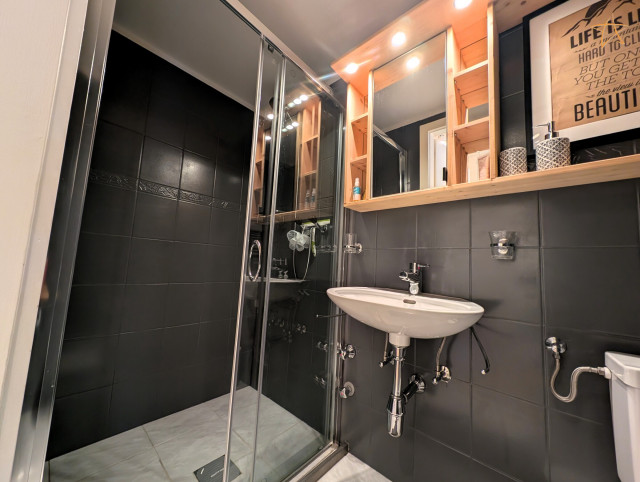 17. Salle de bains 1