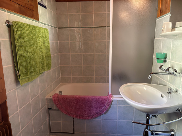 Salle de bain avec baignoire Salle de bain avec baignoire