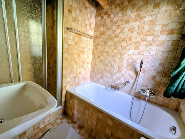 16. Salle de bains - RDC