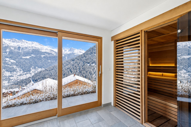 Sauna luxueux face aux montagnes enneigées (1) Sauna luxueux face aux montagnes enneigées (1)