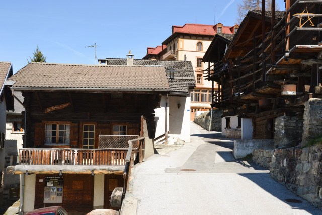 11. Chalet et Rue