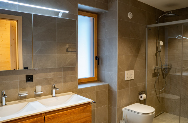 chalet-f1-guerneres-salle-d-eau-10125110
