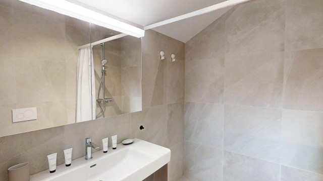 guerneres-appartement-100-sdb-1-bathroom-1-10124958 guerneres-appartement-100-sdb-1-bathroom-1-10124958