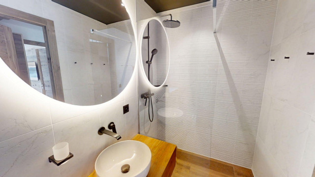 guerneres-chalet-b4-sdb-1-bathroom-1-10125023 guerneres-chalet-b4-sdb-1-bathroom-1-10125023
