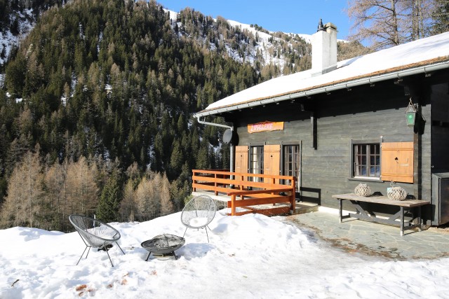 nl0a1009c-min-6638415