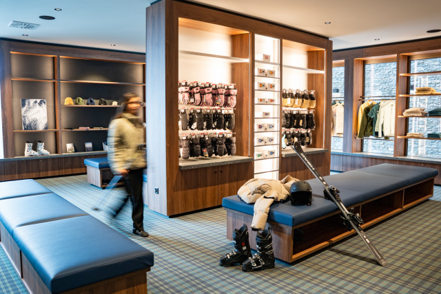 ski-boutique-guerneres-aline-hudry-231225-3-10137849