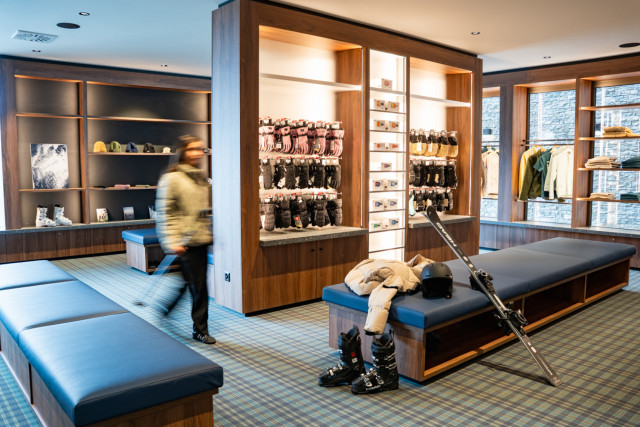 ski-boutique-guerneres-aline-hudry-231225-3-10691135 ski-boutique-guerneres-aline-hudry-231225-3-10691135