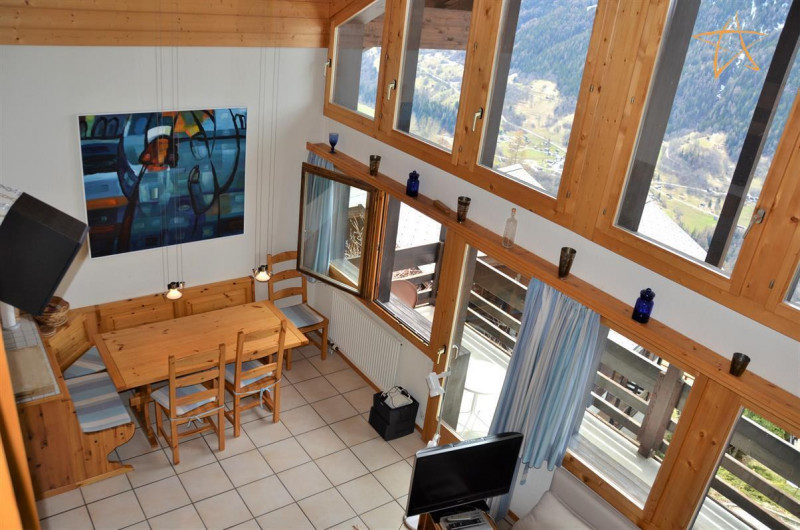 Séjour - coin repas Séjour - coin repas