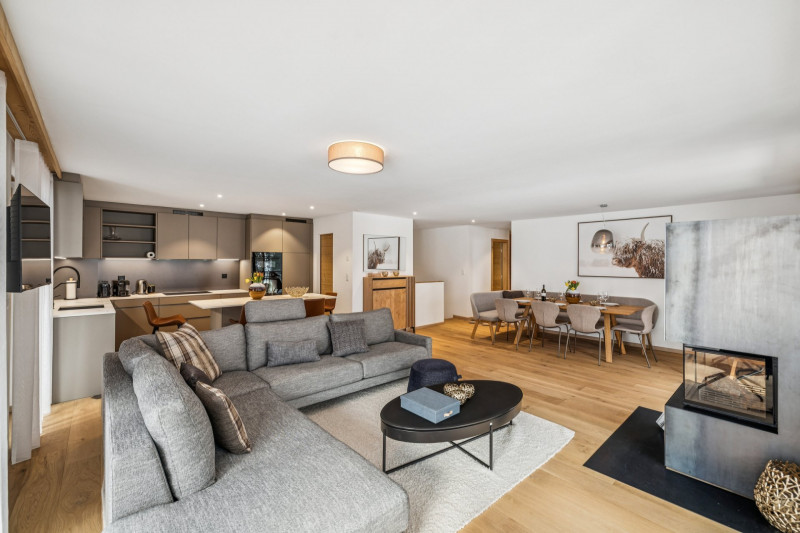 594539-A-backbonephoto-049