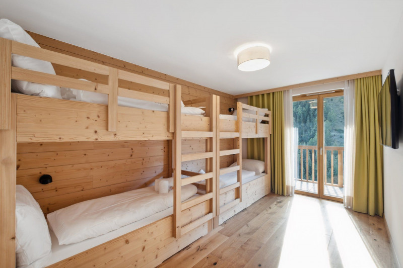 R16 kids bedroom R16 kids bedroom